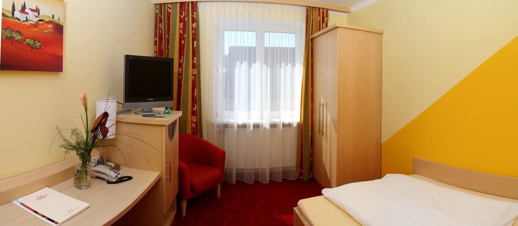 Hotel Restaurant Boeck "Roter Hahn" St. Pölten Zewnętrze zdjęcie